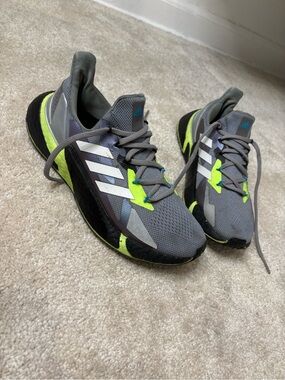 Adidas X9000L4 in Grey Three/Cloud White/Core Black with vibrant Lime Yellow